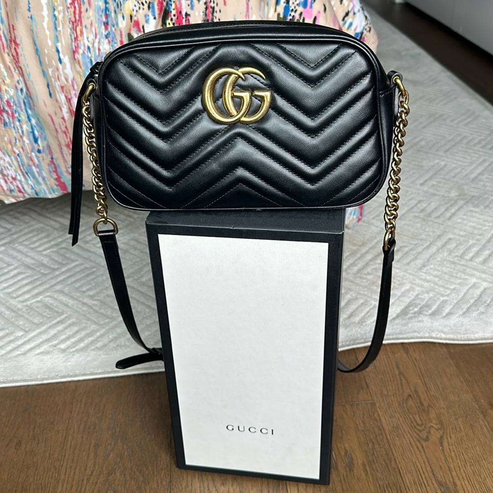 Gucci GG MARMONT SMALL SHOULDER BAG
$ 1,790